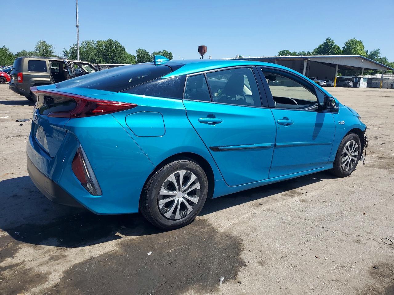 2020 Toyota Prius Prime Le - Image 3