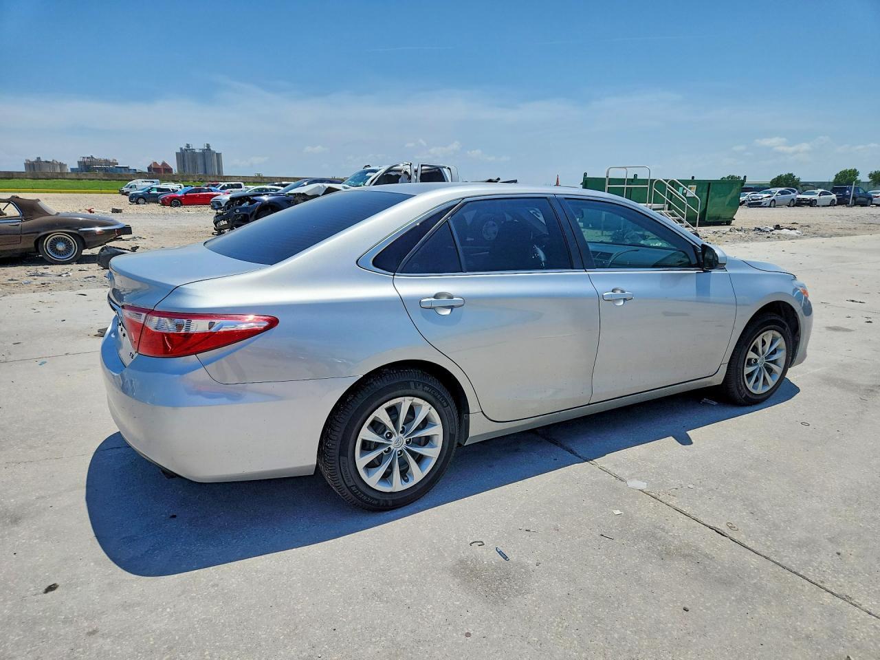 2017 Toyota Camry Le - Фото 3