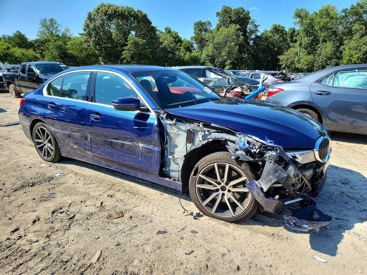 2020 BMW 330Xi - Фото 4