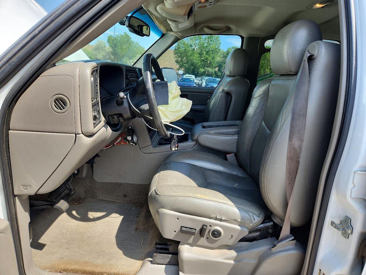2004 GMC Sierra K2500 Heavy Duty - Image 7