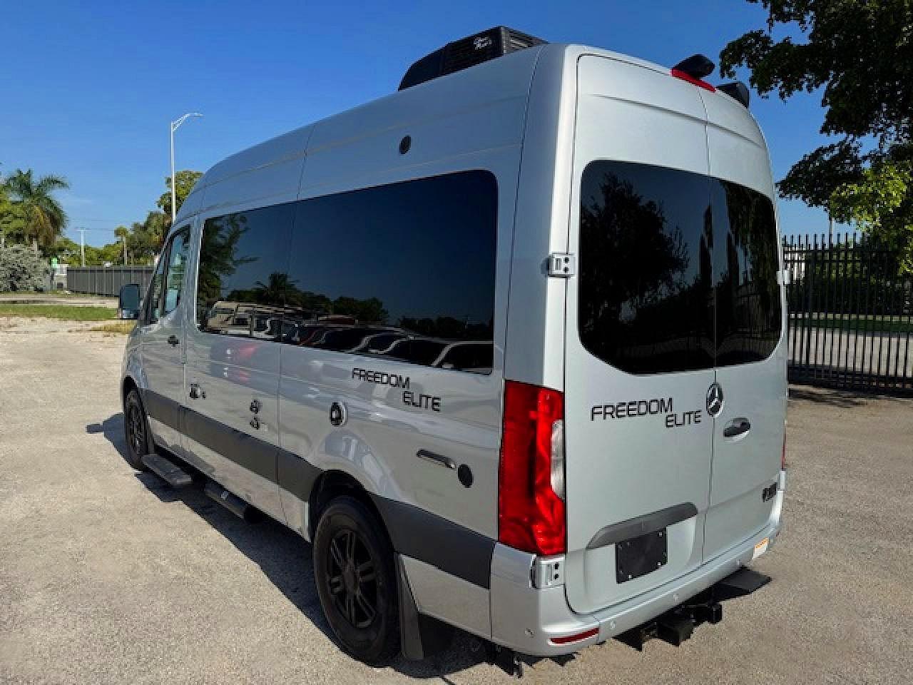 2022 Mercedes-Benz Sprinter 2500 - Image 2