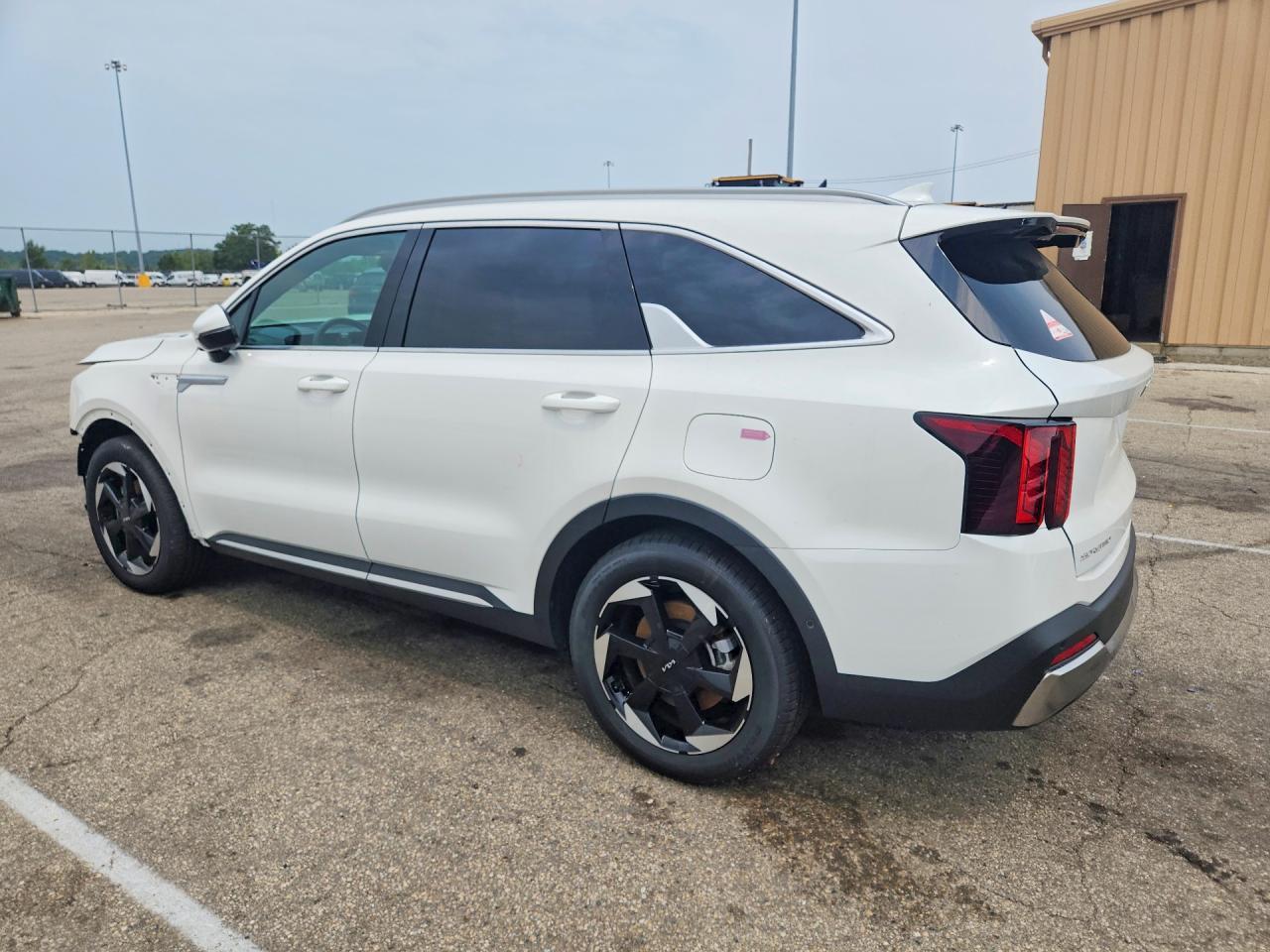 2025 Kia Sorento Sxp - Image 2