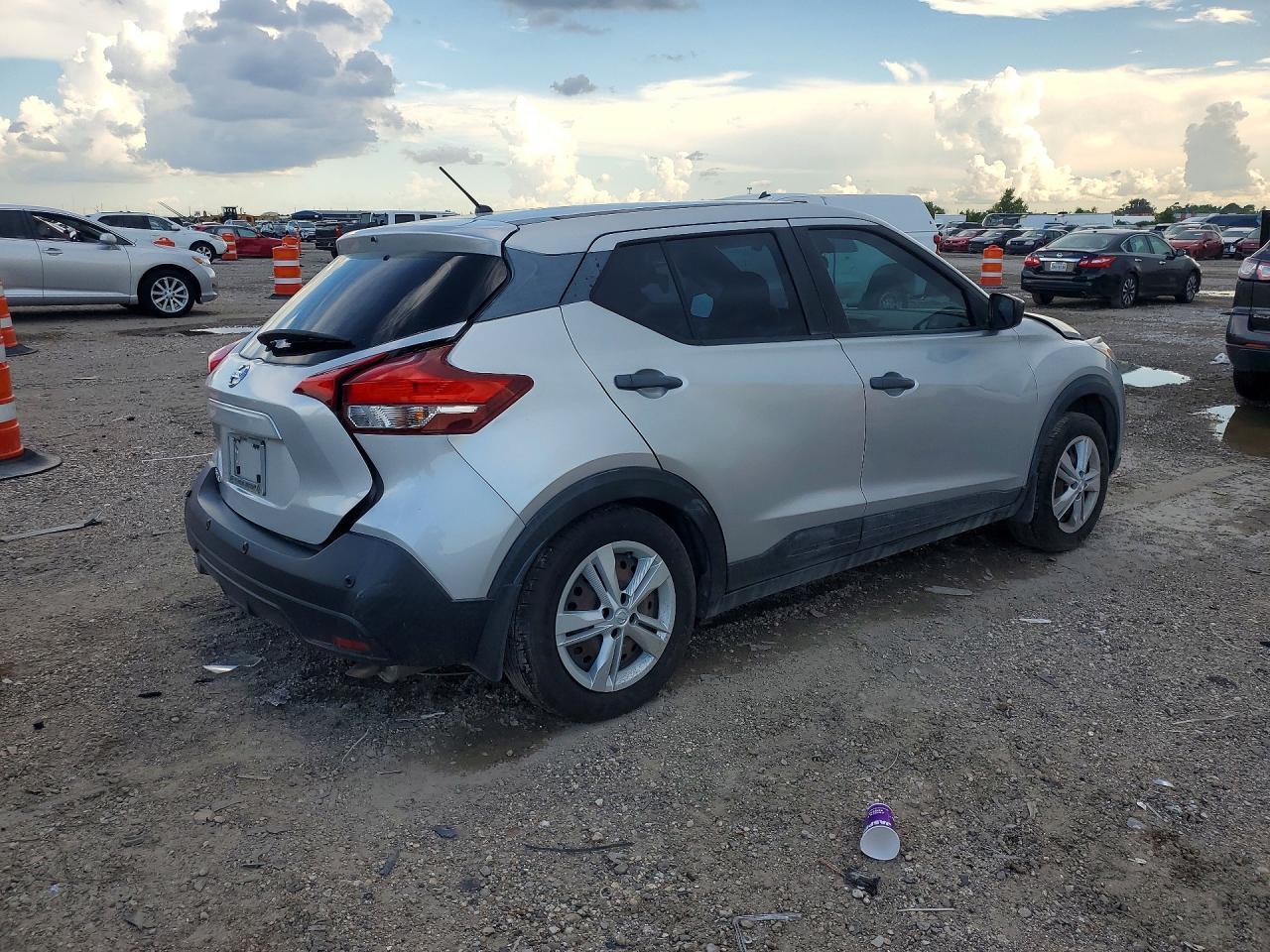 2020 Nissan Kicks S - Image 3