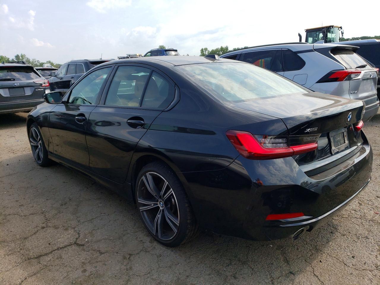2023 BMW 330Xi - Фото 2