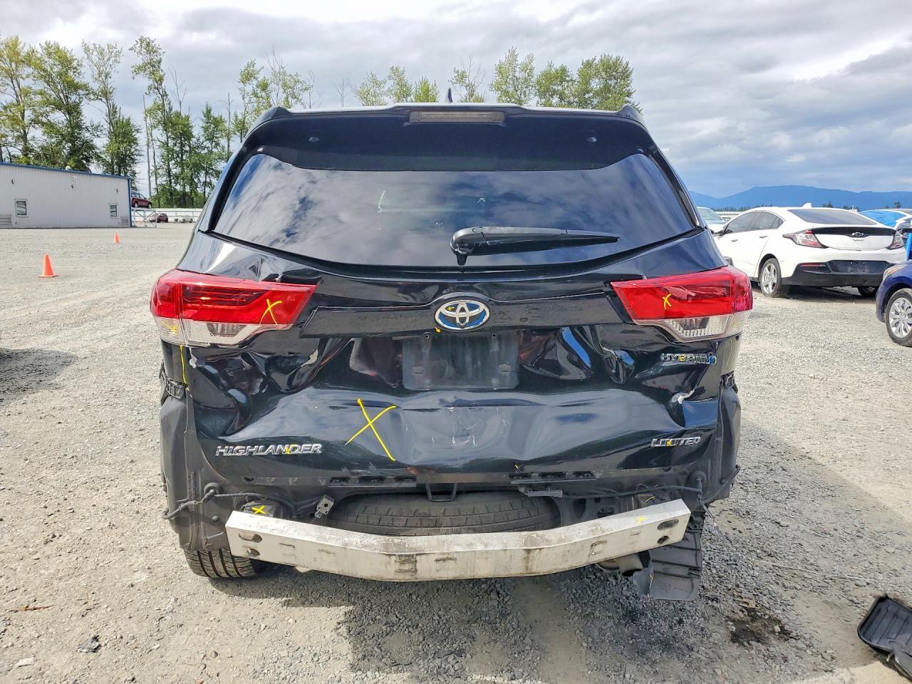 2018 Toyota Highlander Hybrid Limited Platinum - Image 6