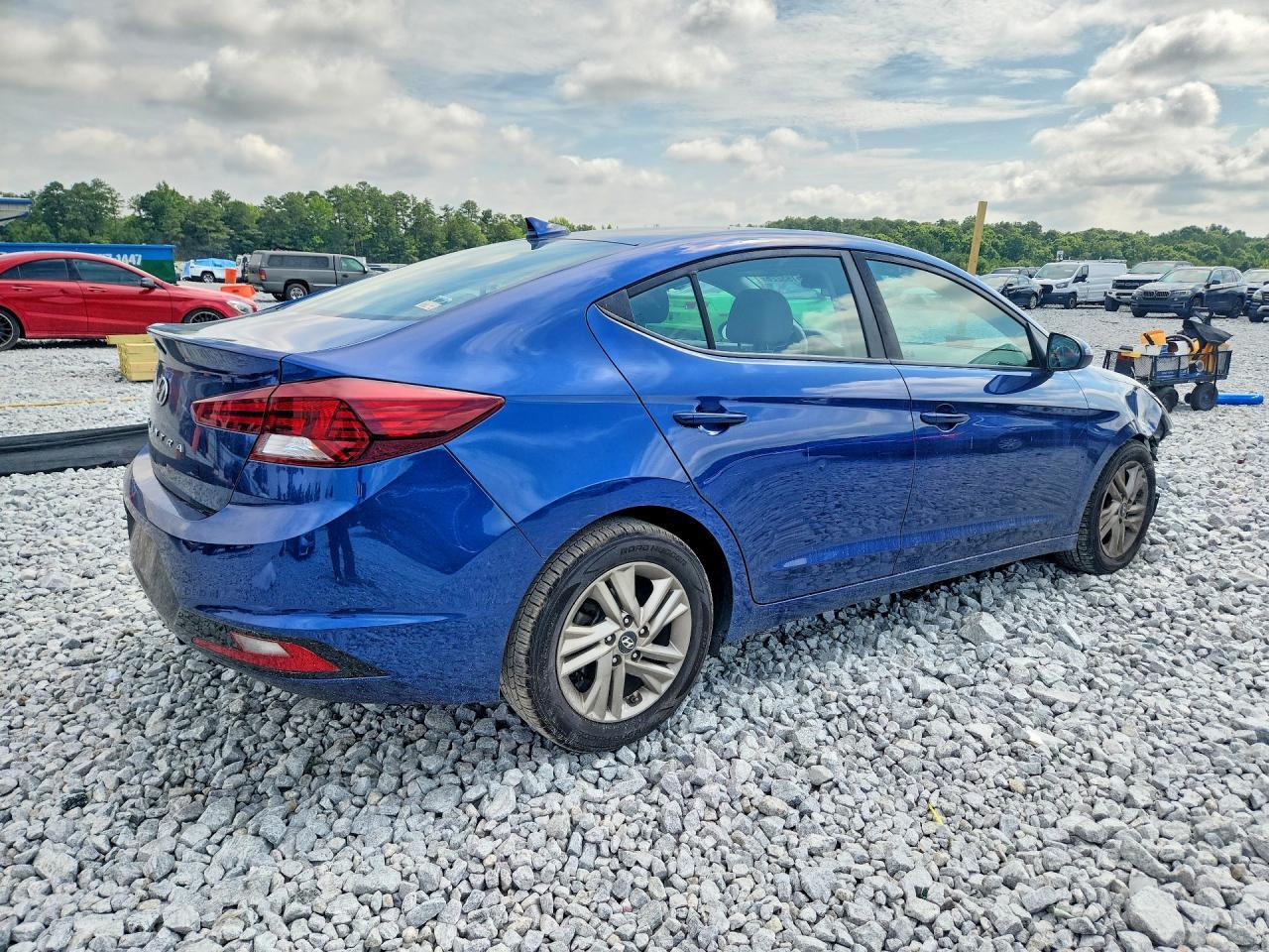 2019 Hyundai Elantra Sel - Image 3