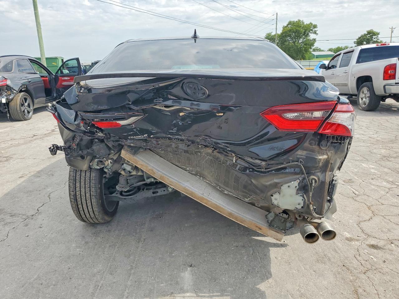2022 Toyota Camry Se - Image 6