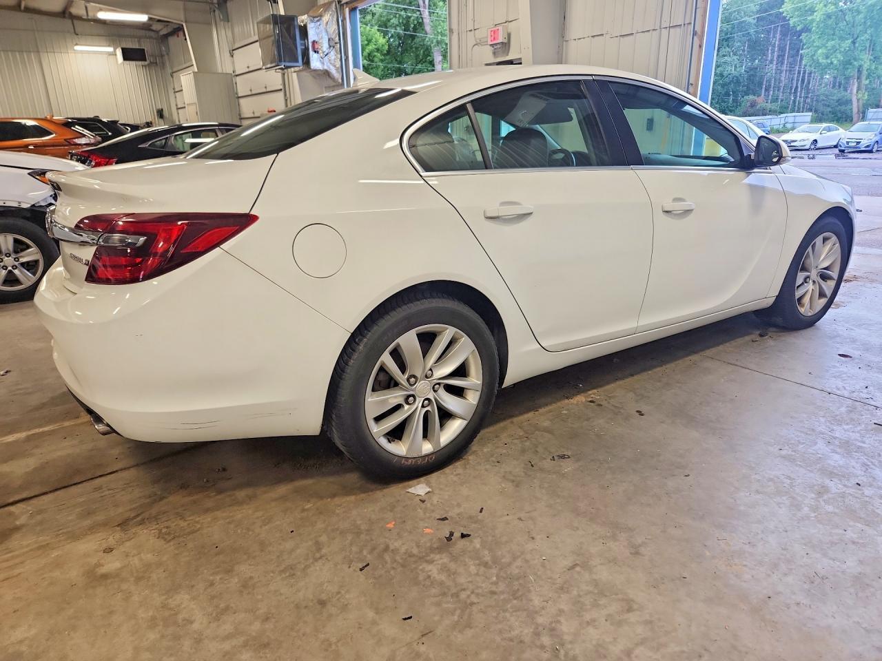 2014 Buick Regal - Image 3