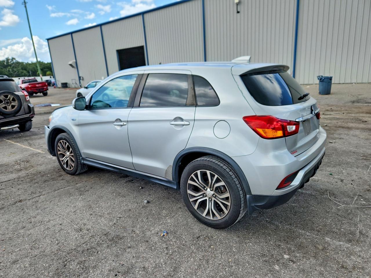 2018 Mitsubishi Outlander Sport Es - Фото 2