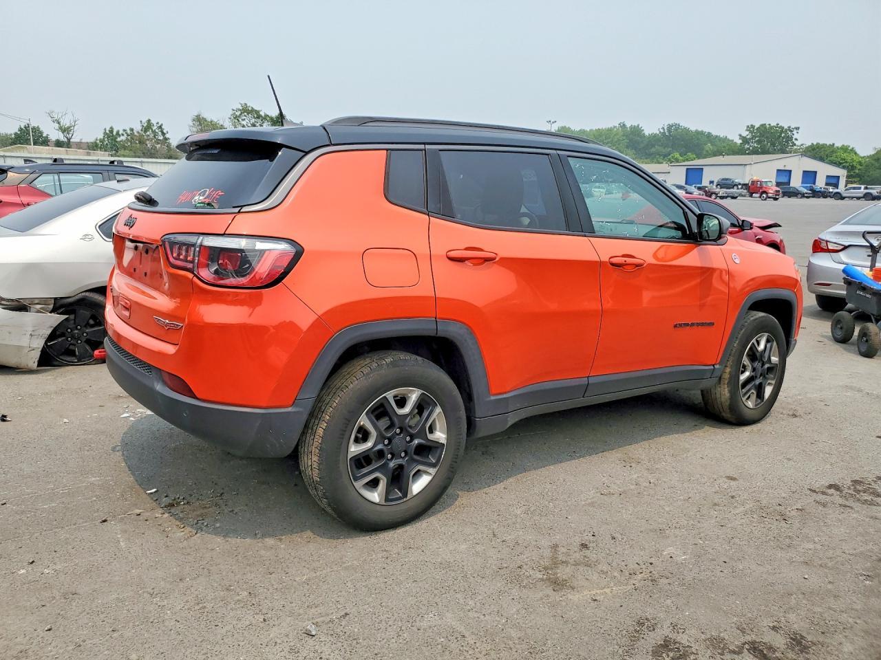 2018 Jeep Compass Trailhawk - Image 3