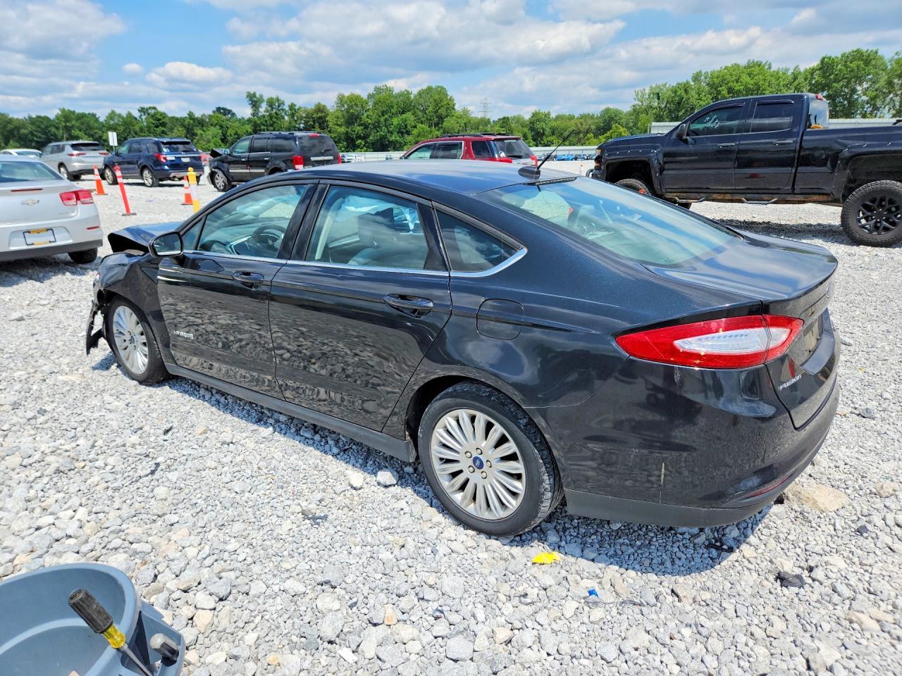 2015 Ford Fusion S Hybrid - Фото 2