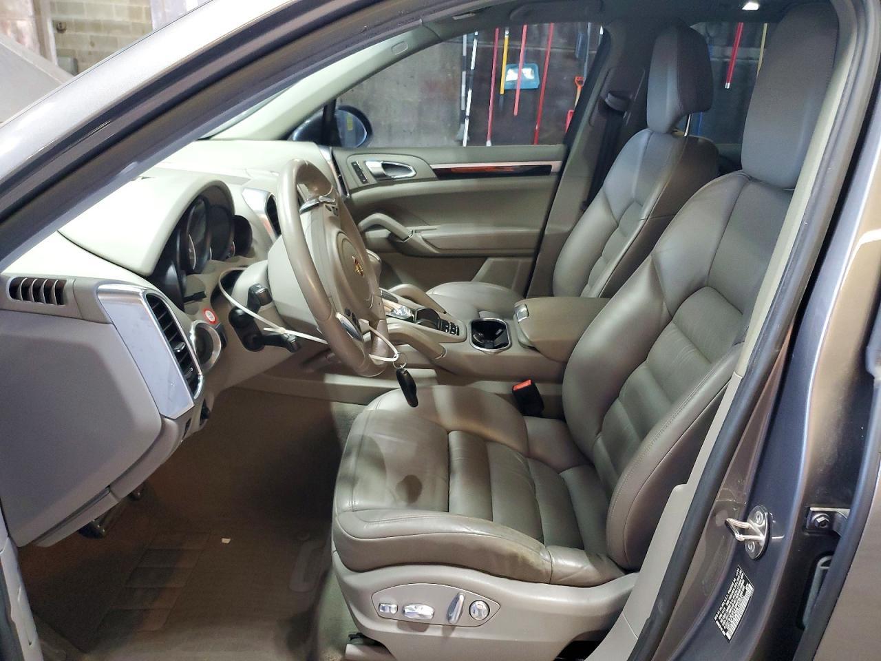 2011 Porsche Cayenne S Hybrid - Image 7