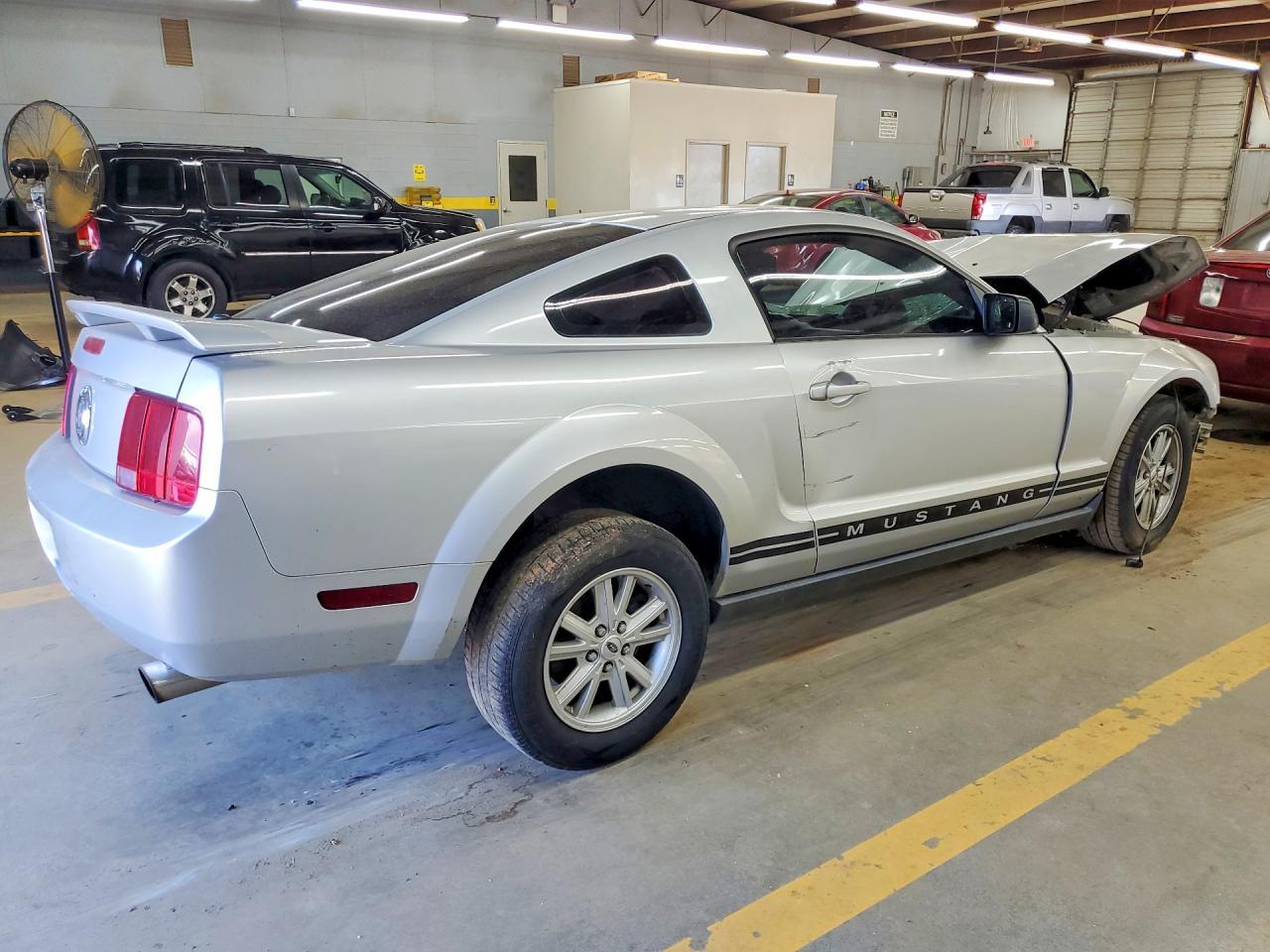 2005 Ford Mustang - Image 3