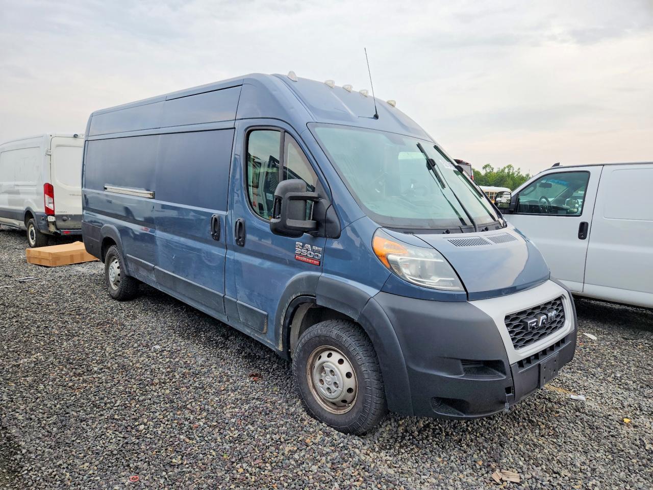 2020 Ram Promaster 3500 Delivery Van - Фото 4