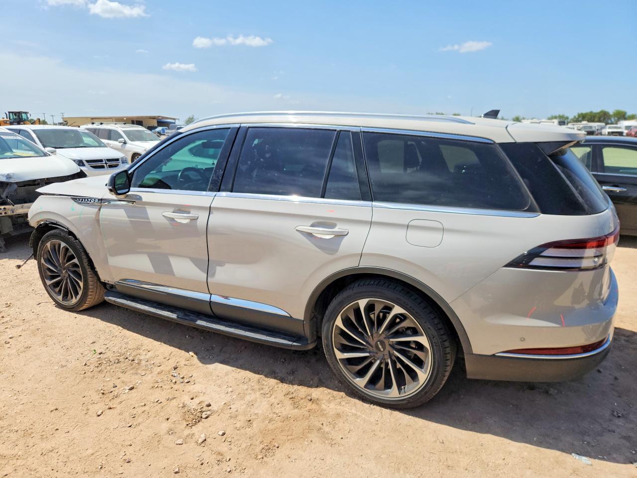 2022 Lincoln Aviator Reserve - Image 2