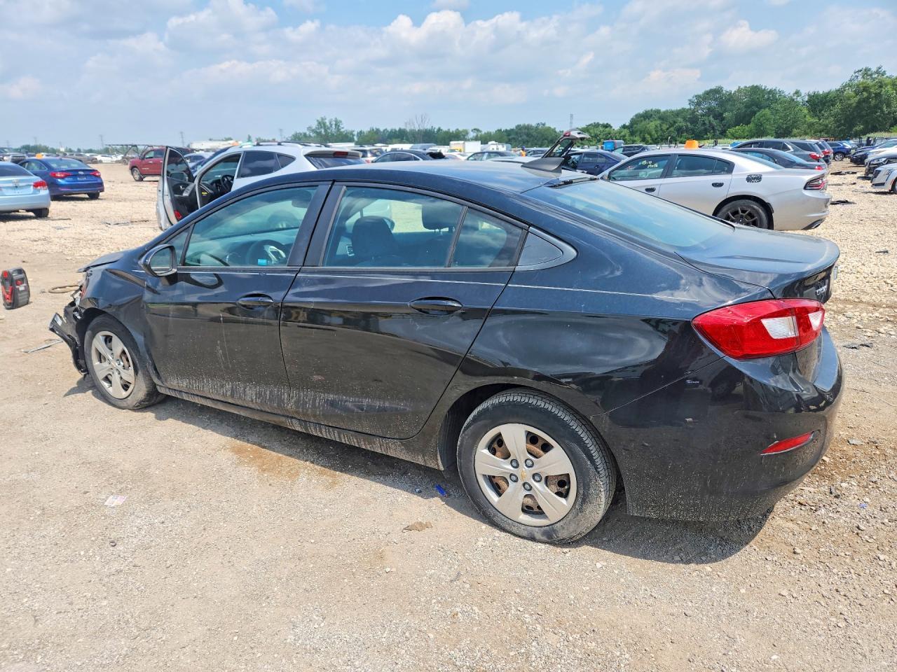 2018 Chevrolet Cruze Ls - Фото 2