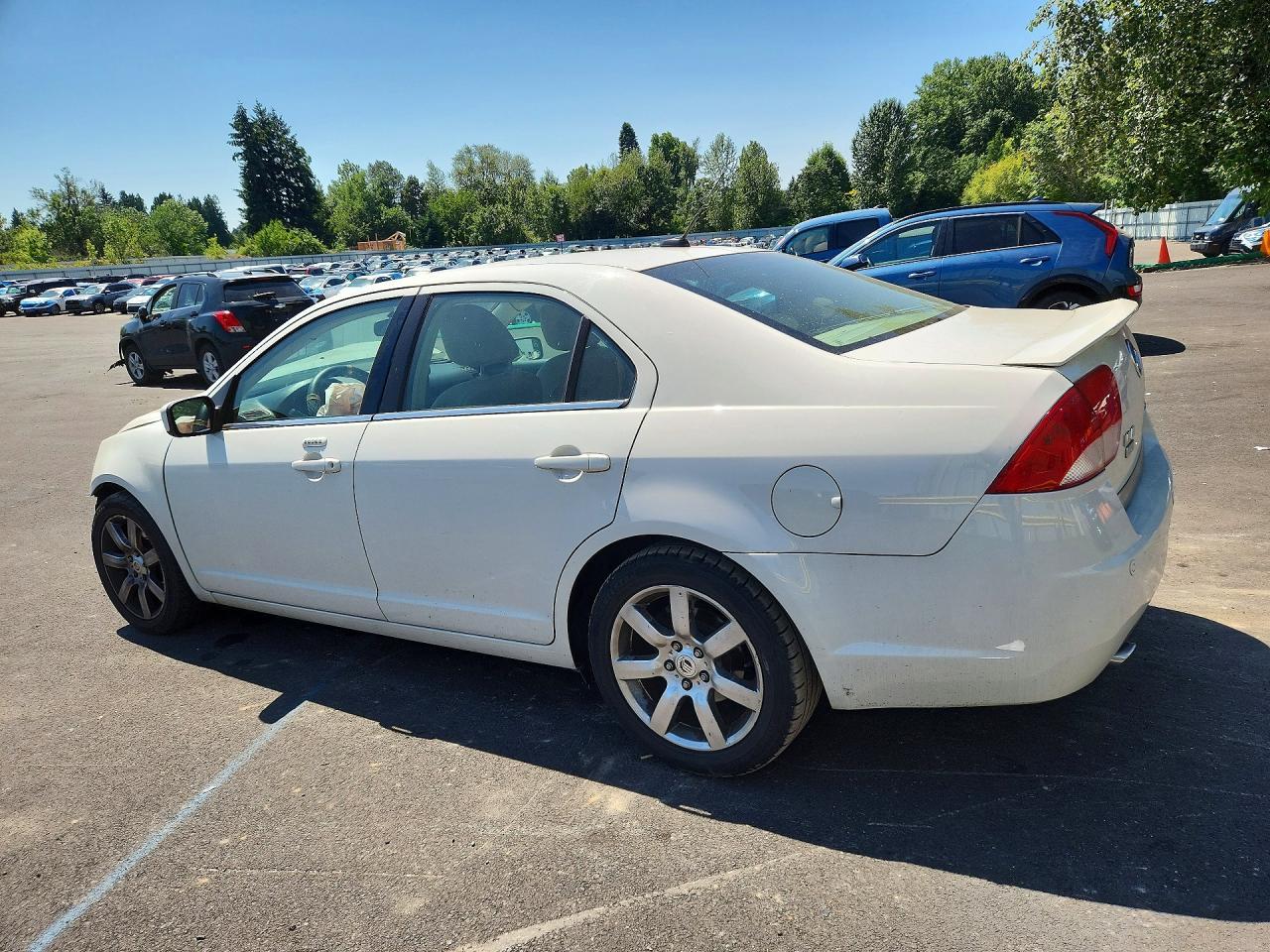 2010 Mercury Milan Premier - Image 2