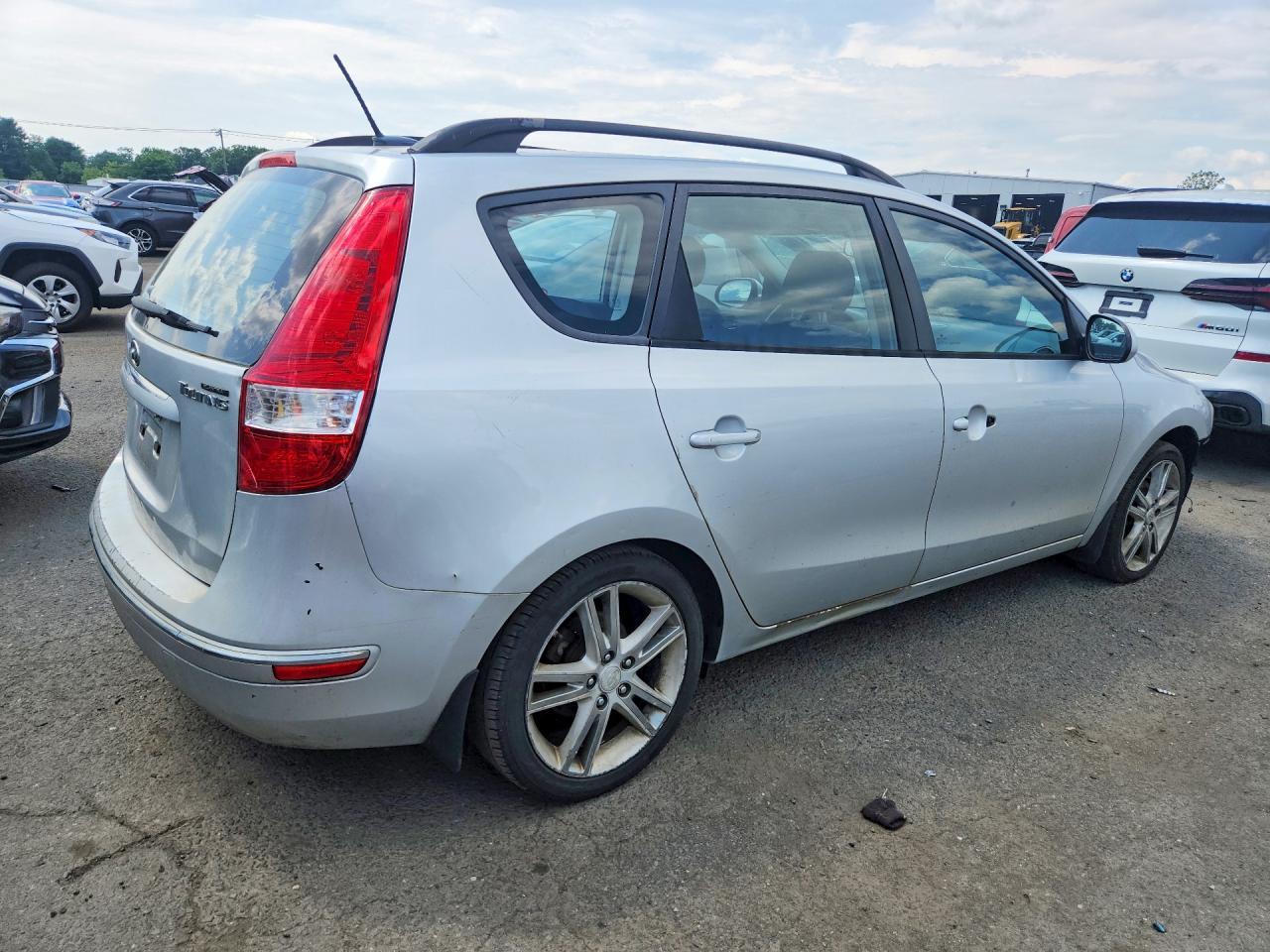 2010 Hyundai Elantra Touring Se - Image 3