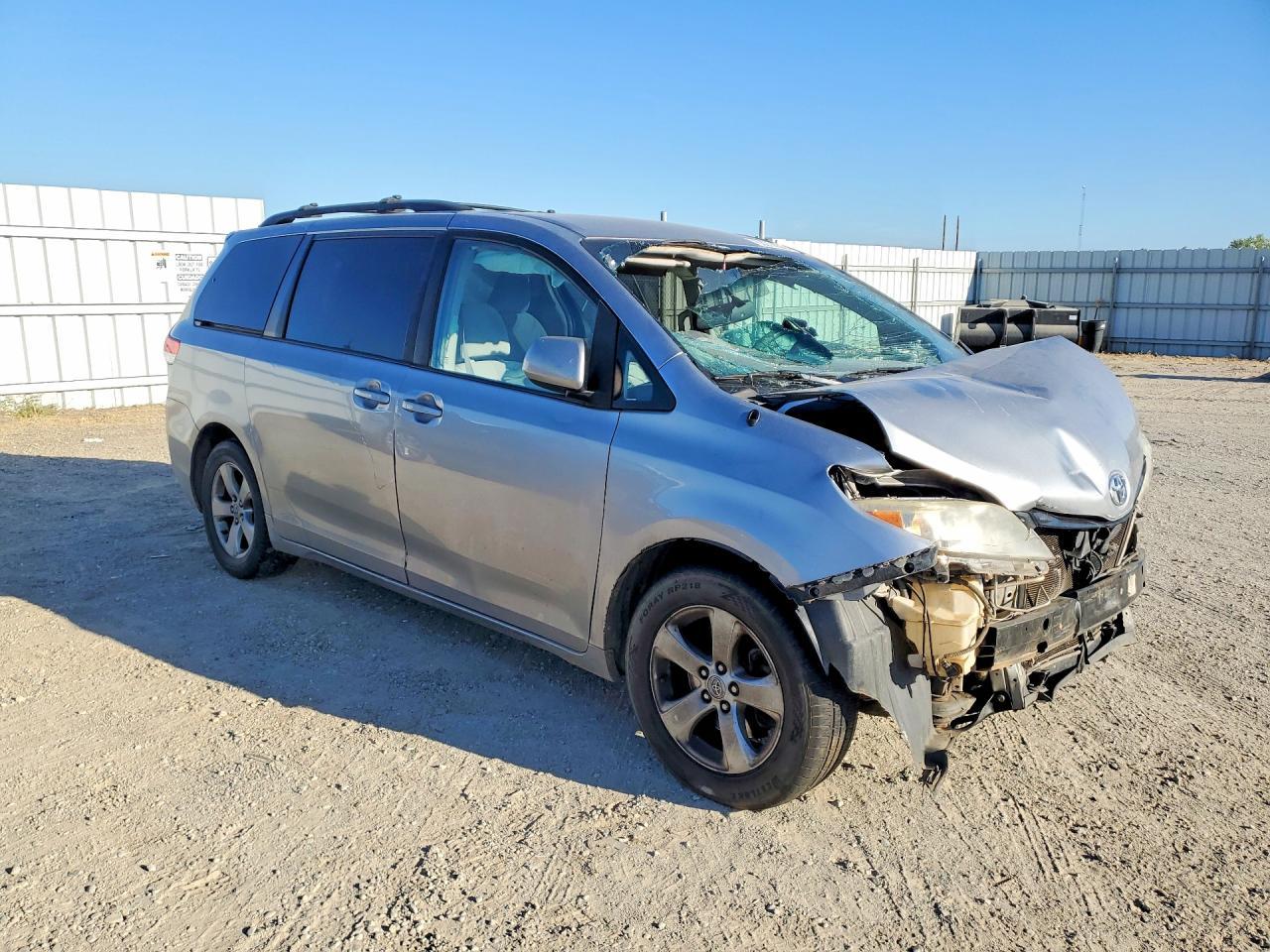 2012 Toyota Sienna - Фото 4