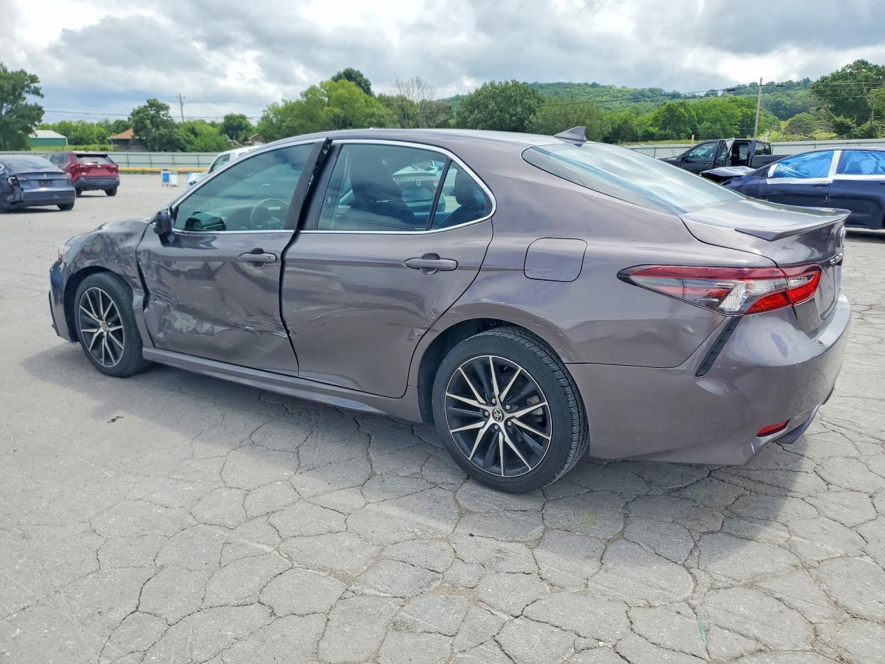 2021 Toyota Camry Se - Фото 2