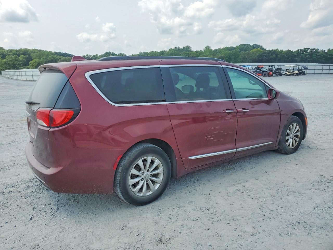 2017 Chrysler Pacifica Touring L - Фото 3
