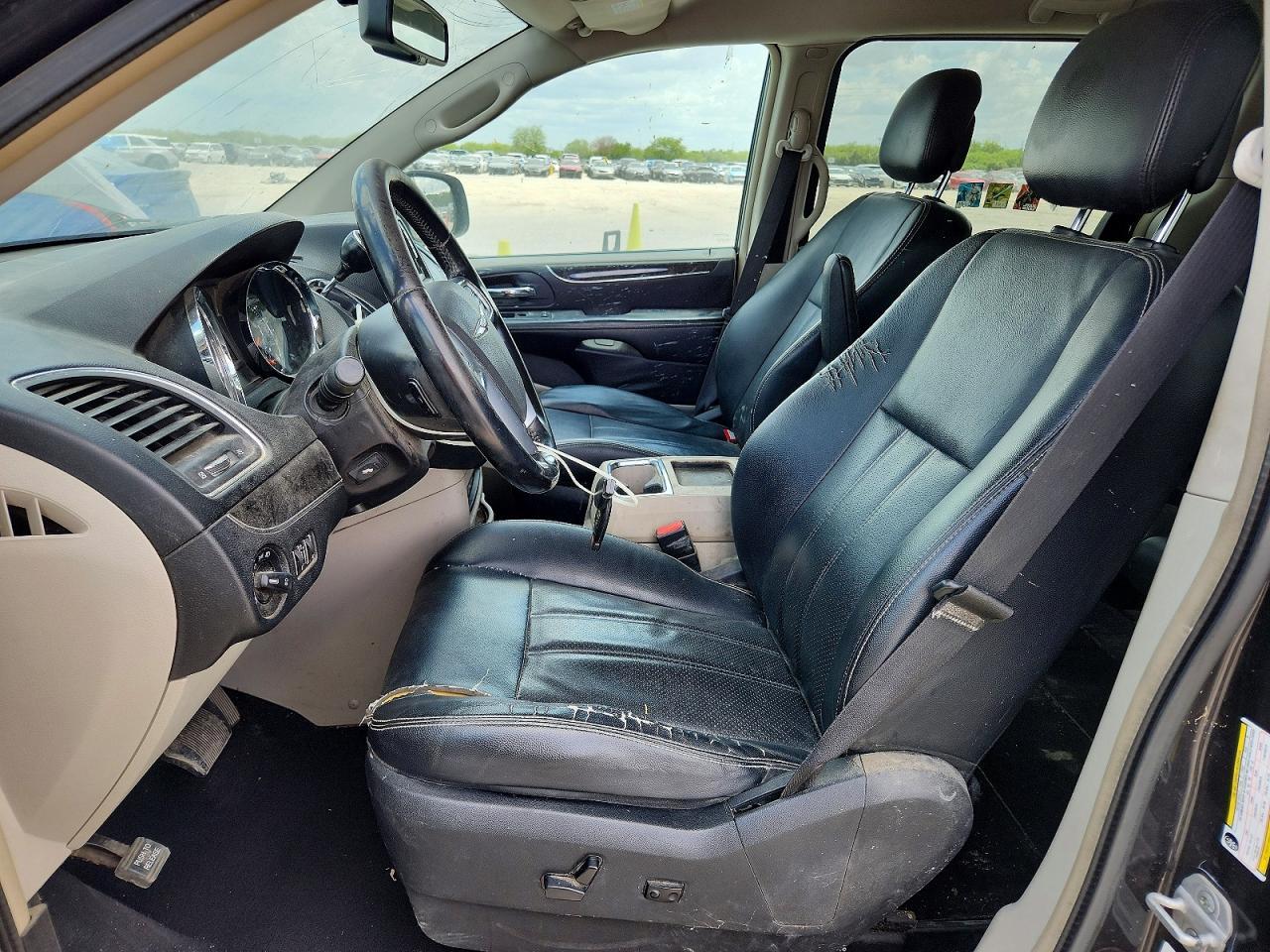 2012 Chrysler Town & Country Touring - Фото 7