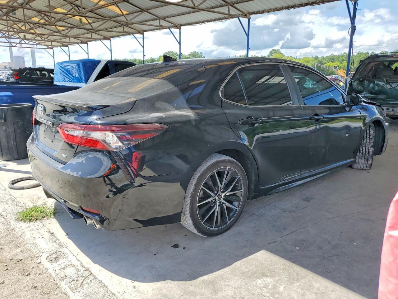 2021 Toyota Camry Se - Image 3