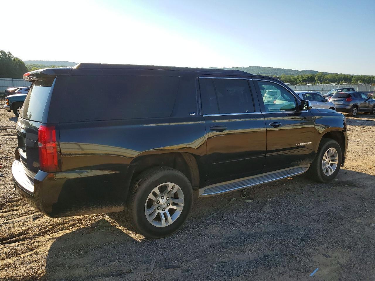 2018 Chevrolet Suburban C1500 Lt - Фото 3