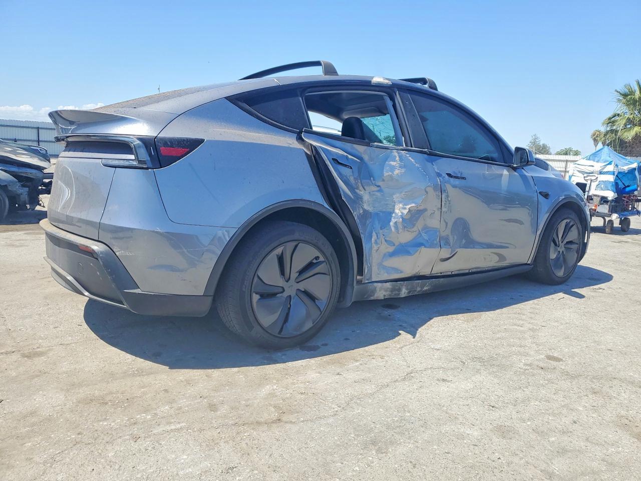 2026 Tesla Model Y - Фото 3