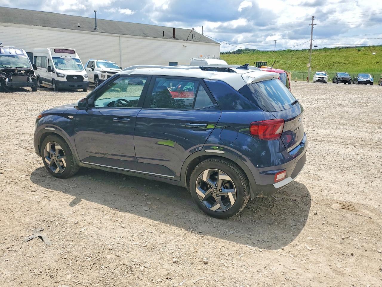 2022 Hyundai Venue Limited - Фото 2