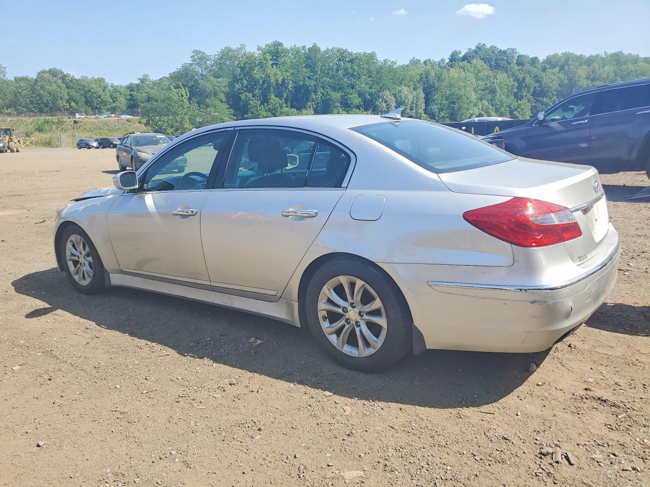 2013 Hyundai Genesis - Image 2