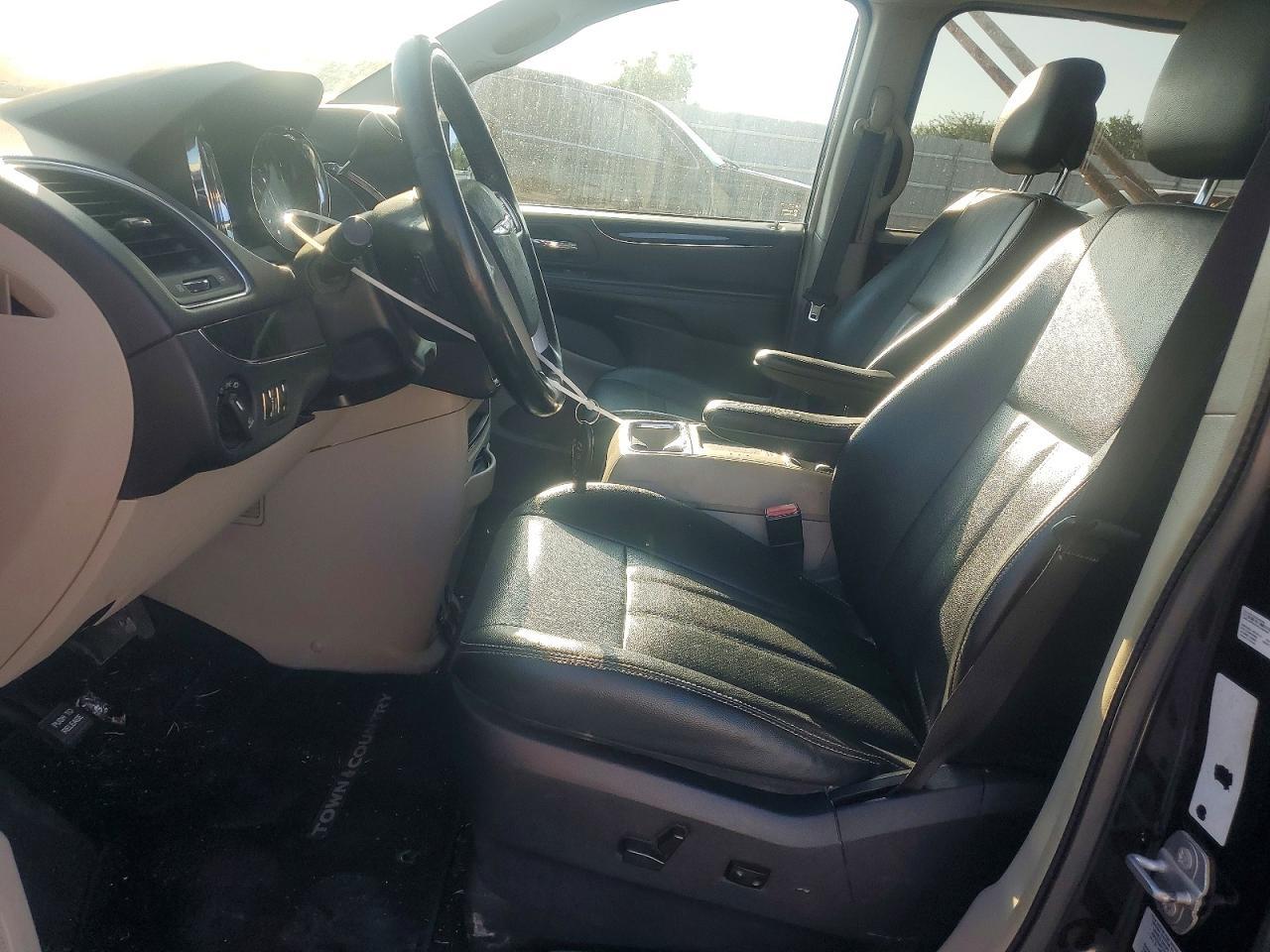 2015 Chrysler Town & Country Touring L - Фото 7