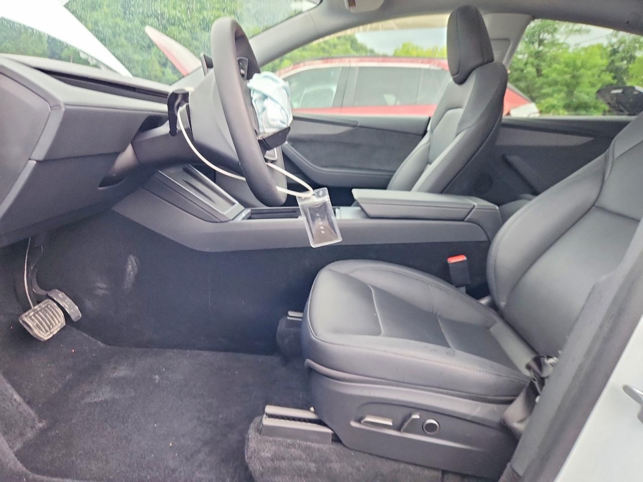 2026 Tesla Model Y - Image 7