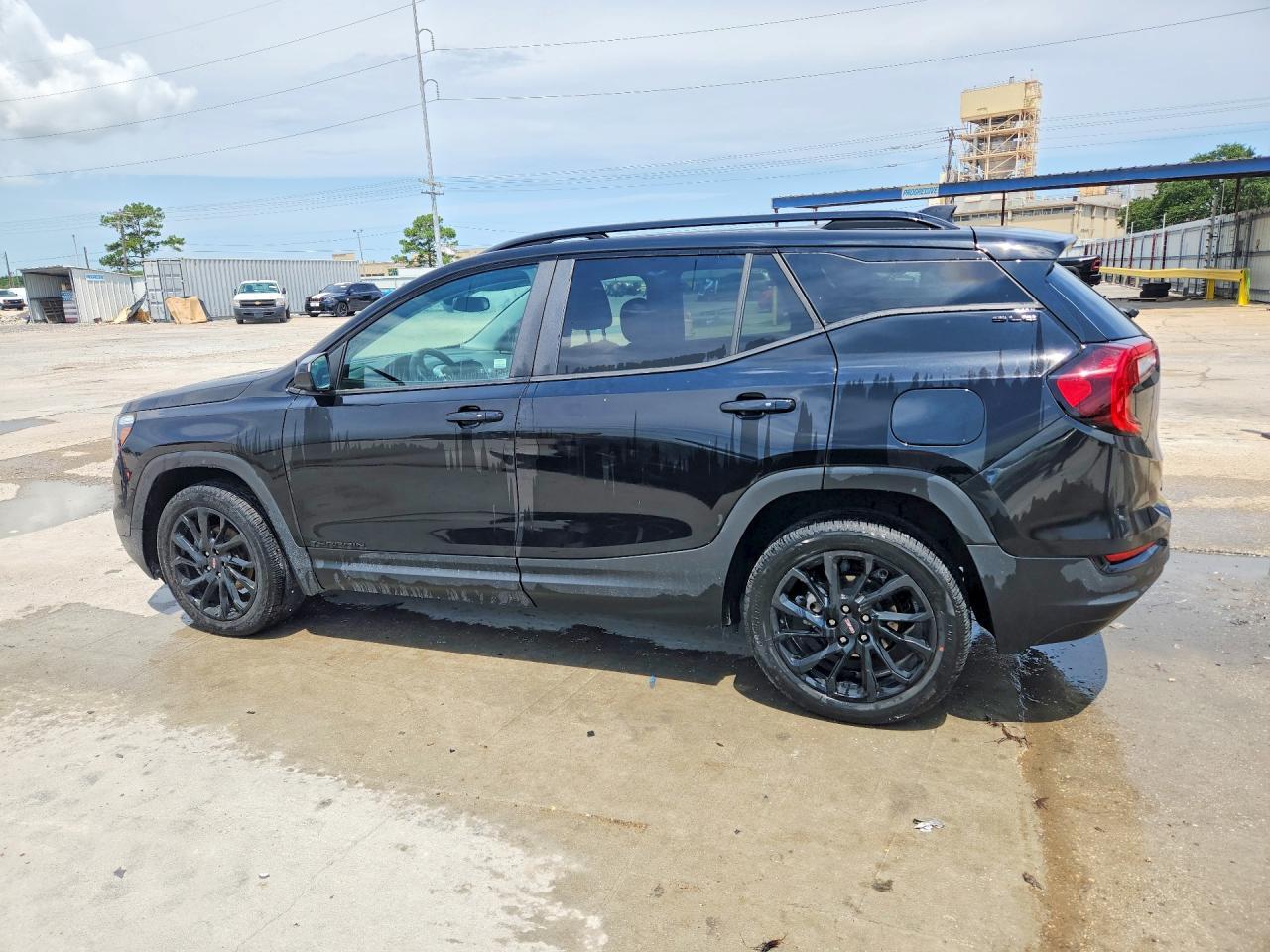 2024 GMC Terrain Sle - Image 2