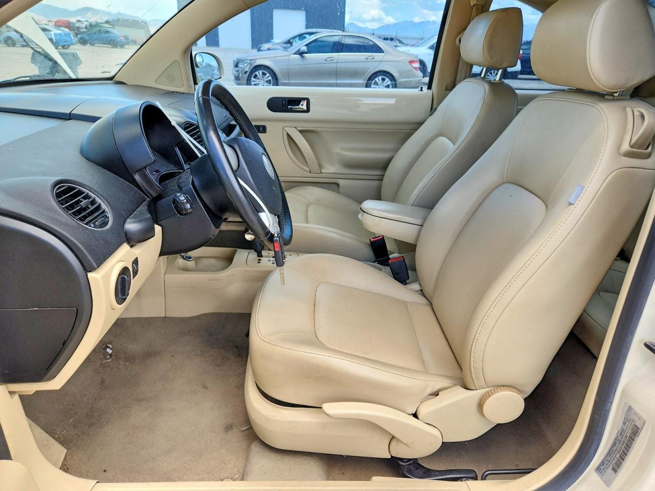 2009 Volkswagen New Beetle S - Image 7