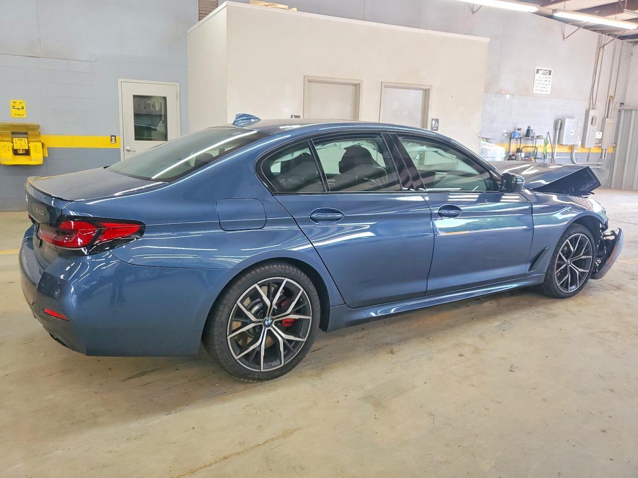 2023 BMW 540 Xi - Image 3