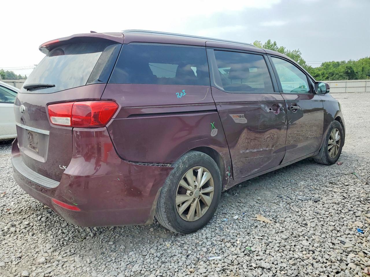 2016 Kia Sedona Lx - Фото 3