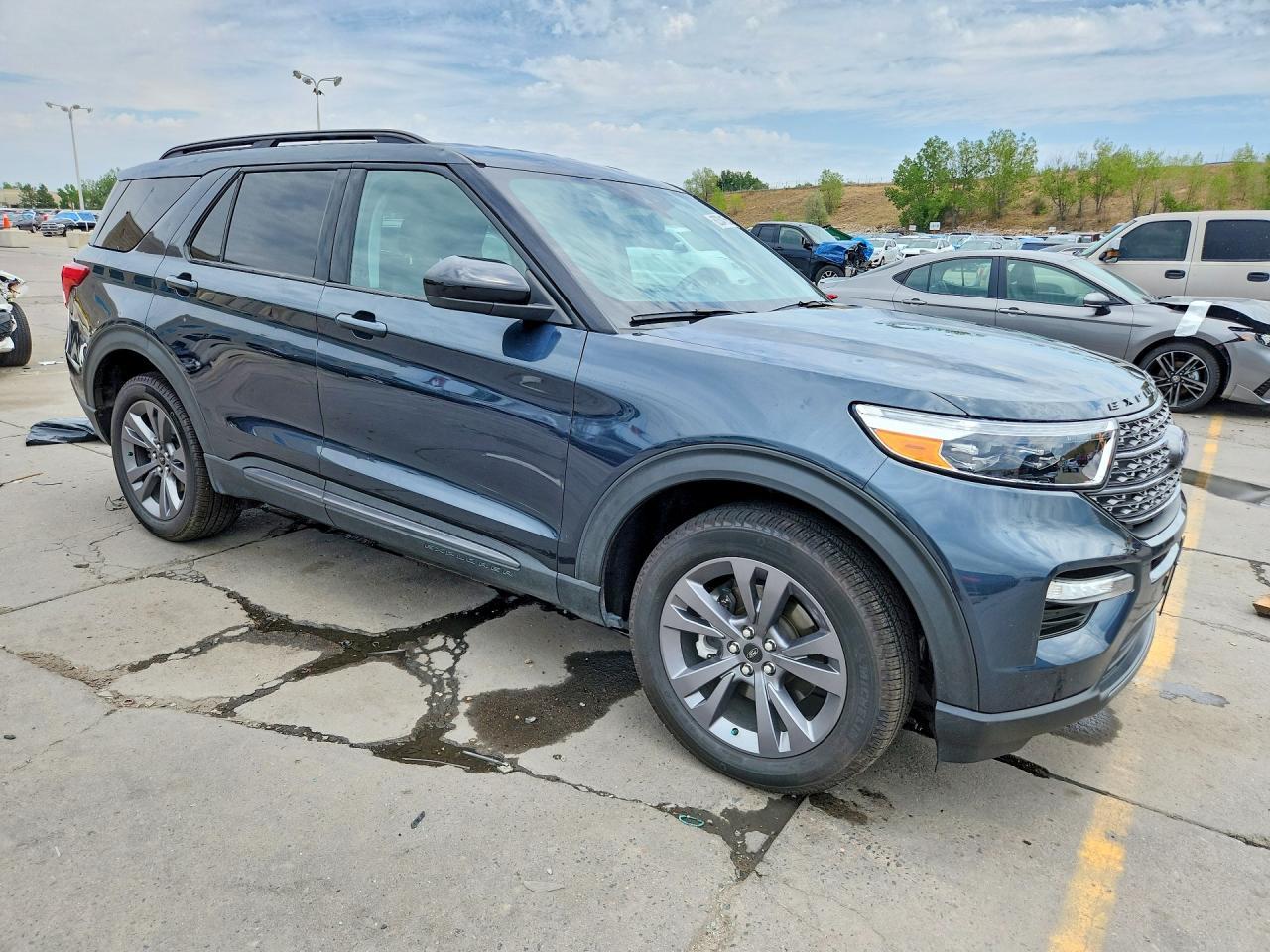 2022 Ford Explorer Xlt - Image 4