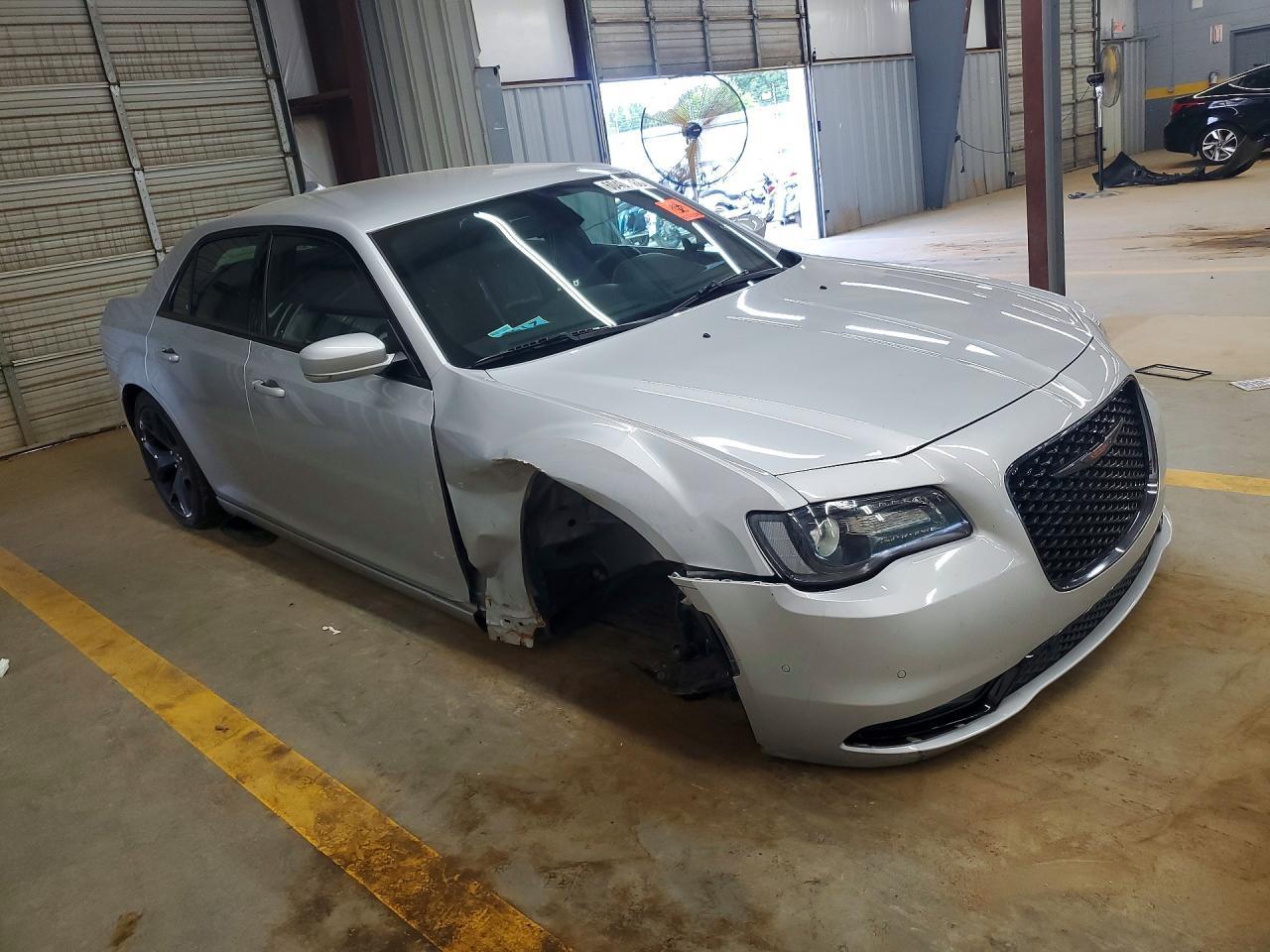 2021 Chrysler 300 S - Фото 4