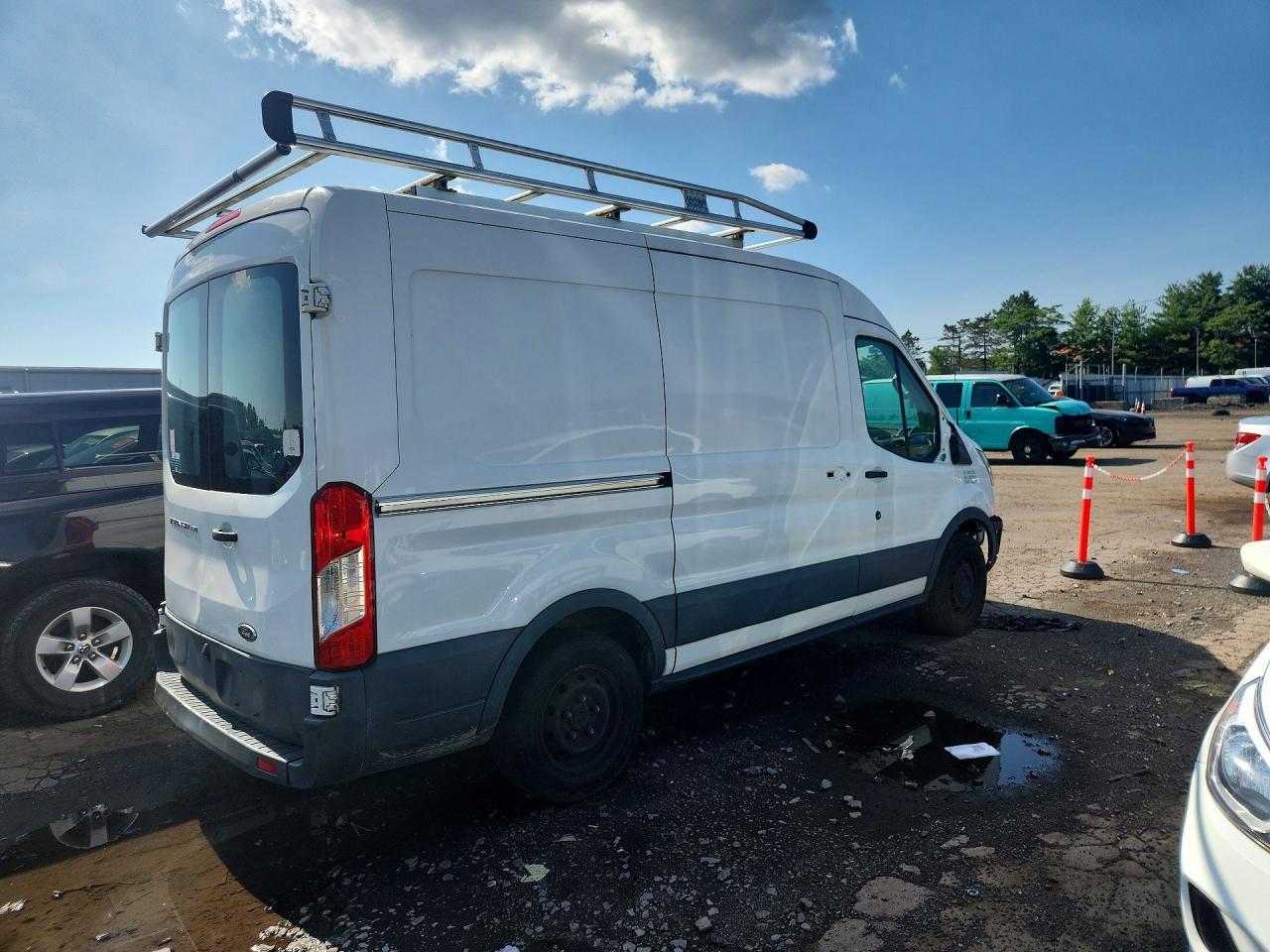 2016 Ford T-150 Cargo- - Фото 3