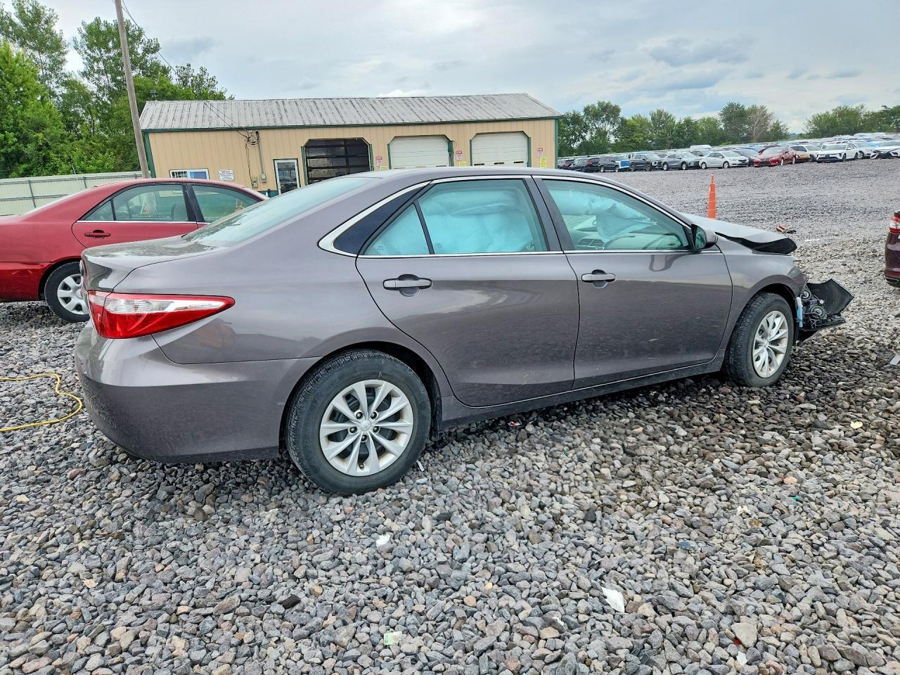 2017 Toyota Camry Le - Фото 3