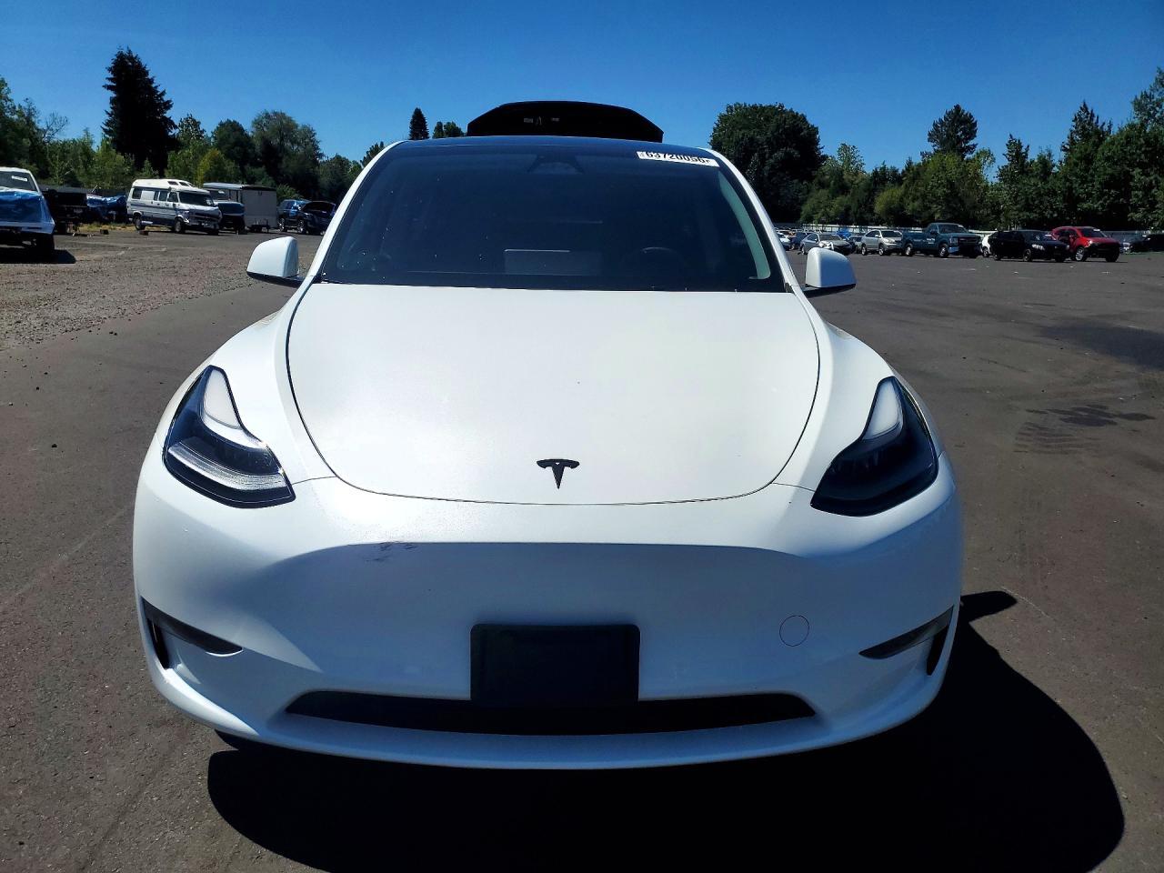 2025 Tesla Model Y - Фото 5