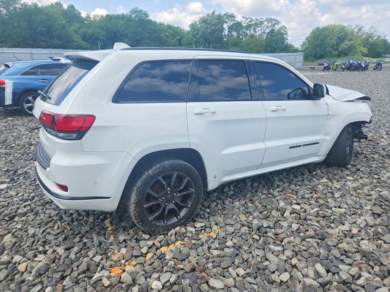 2020 Jeep Grand Cherokee Overland - Image 3