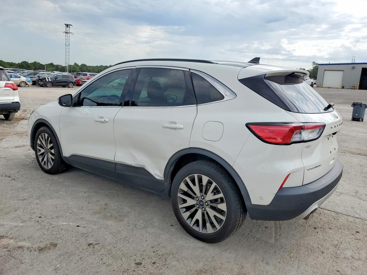 2020 Ford Escape Titanium - Фото 2