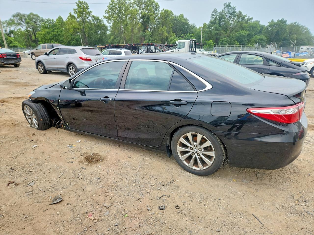 2015 Toyota Camry Xle - Image 2