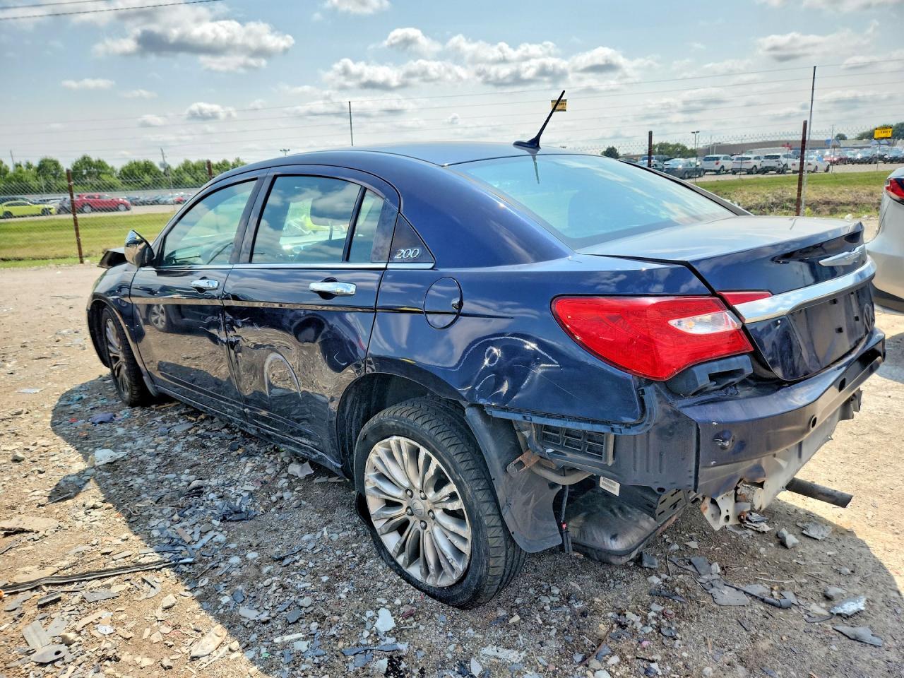 2012 Chrysler 200 Limited - Image 2