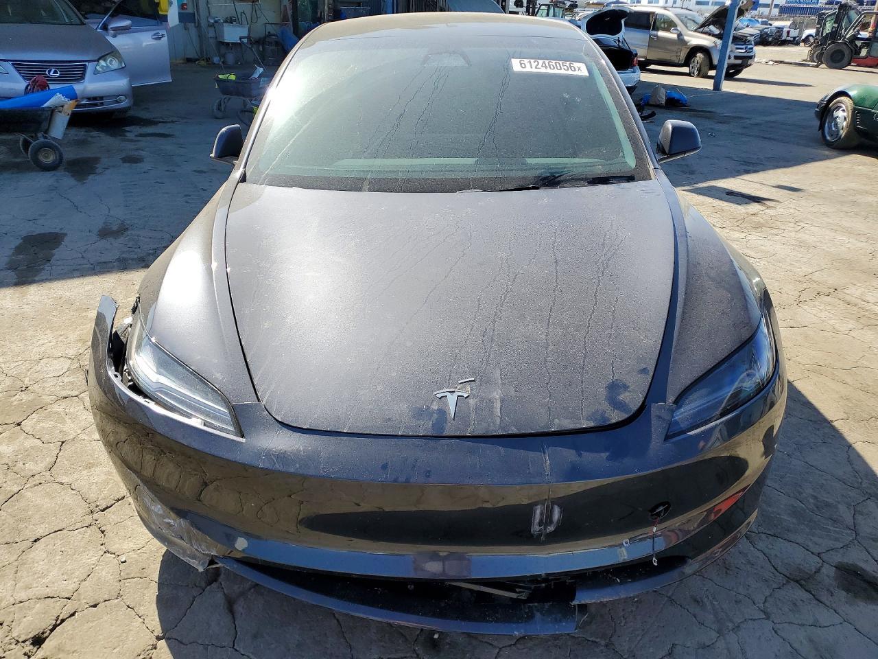 2025 Tesla Model 3 - Фото 5