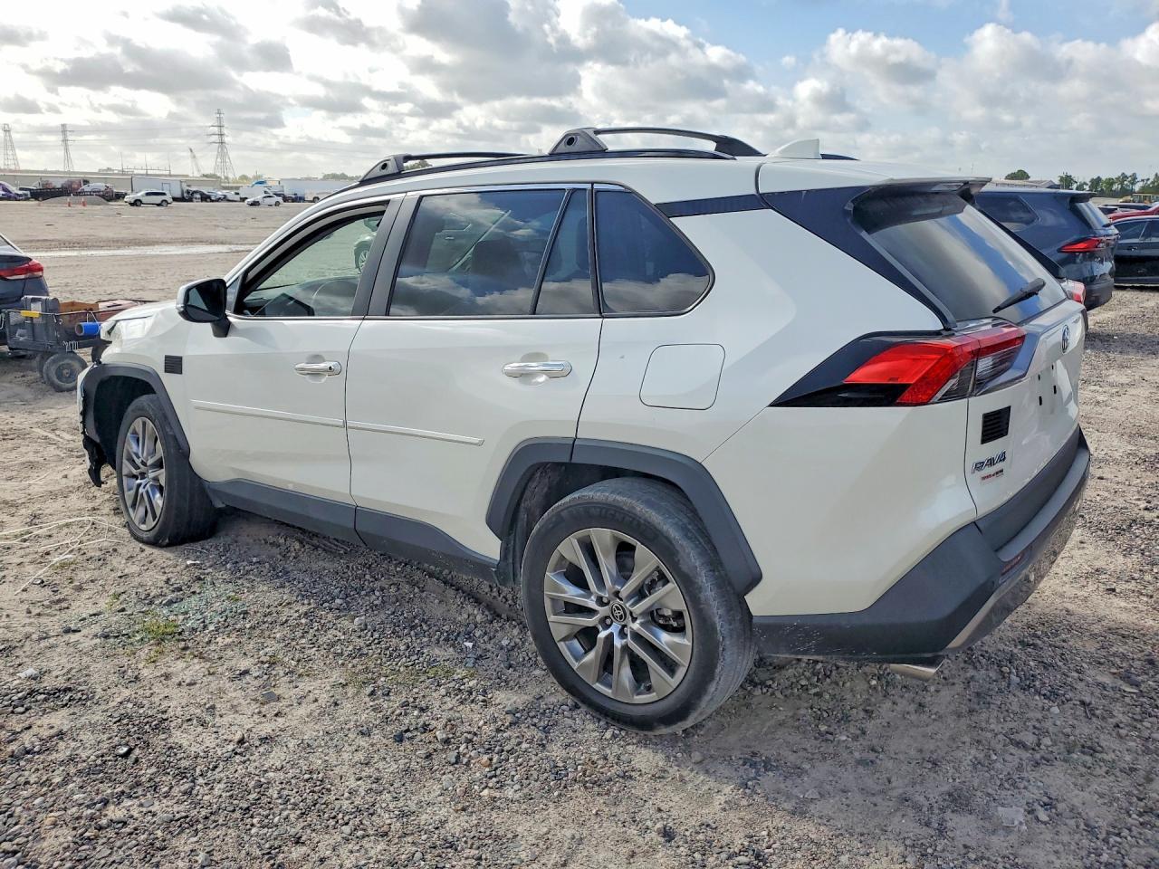 2022 Toyota Rav4 Limited - Фото 2