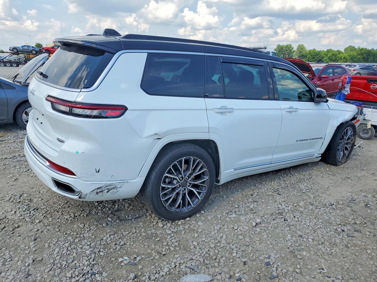 2025 Jeep Grand Cherokee L Summit - Image 3
