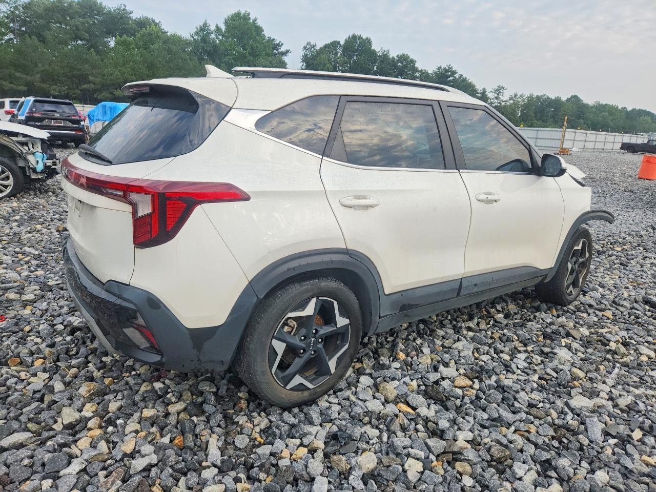 2024 Kia Seltos Ex - Image 3